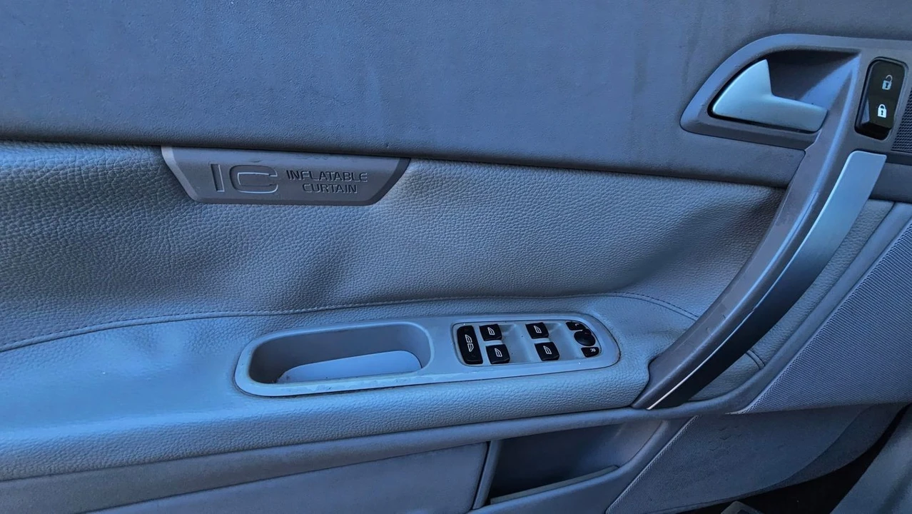 2006 Volvo C70 2nd Gen - Image 25 of 31