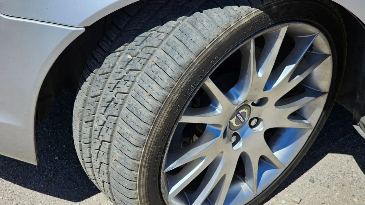 2006 Volvo C70 2nd Gen - Image 27 of 31