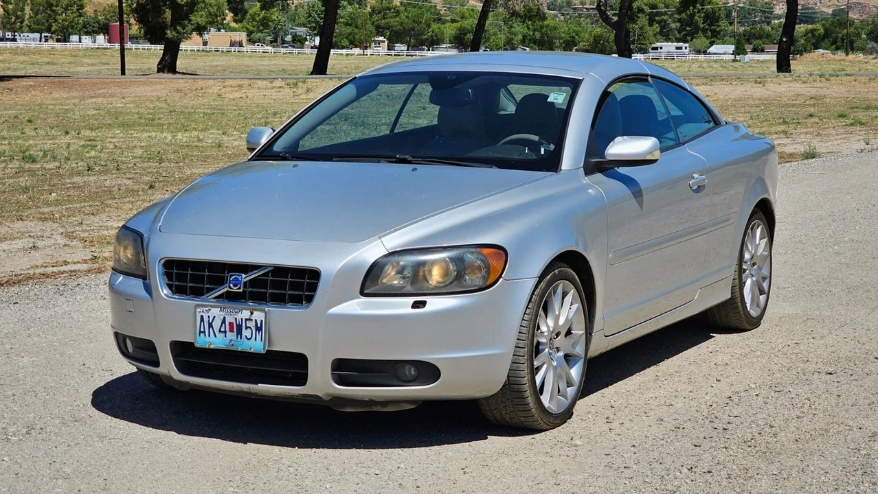 2006 Volvo C70 2nd Gen - Image 5 of 12