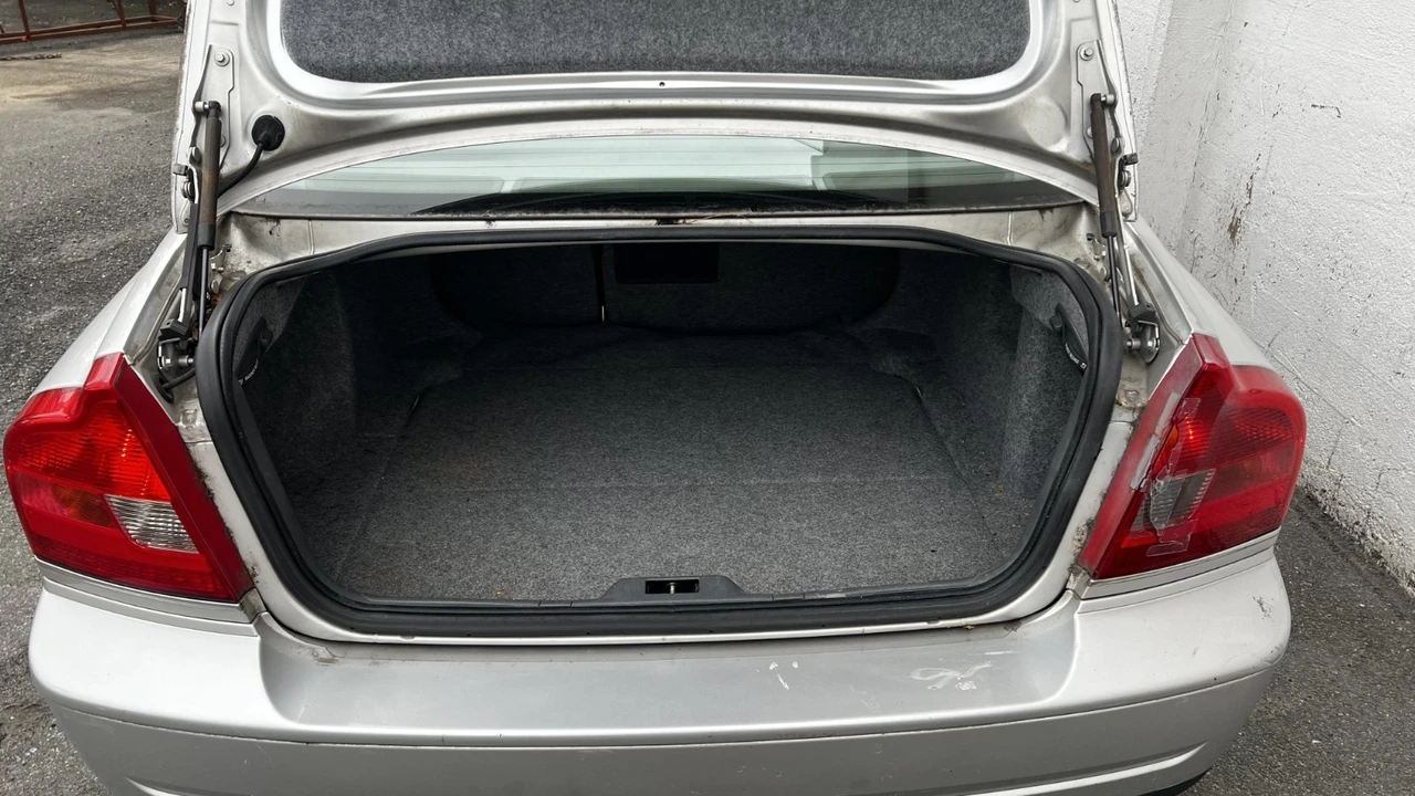 2006 Volvo S80 1st Gen - Image 19 of 20