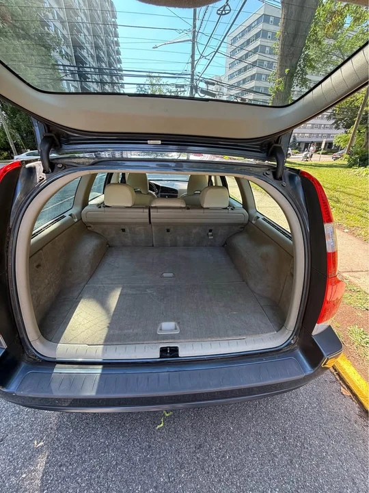 2006 Volvo V70 2nd Gen - Image 9 of 9