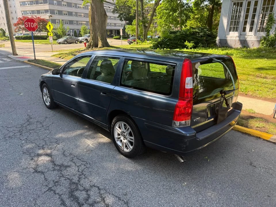 2006 Volvo V70 2nd Gen - Image 2 of 9