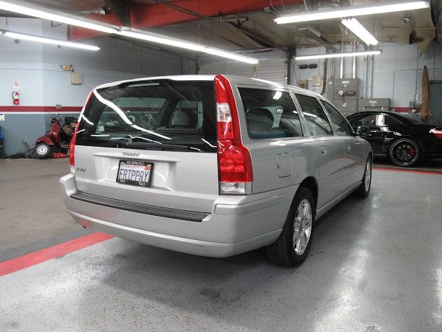 2006 Volvo V70 2nd Gen - Image 10 of 21