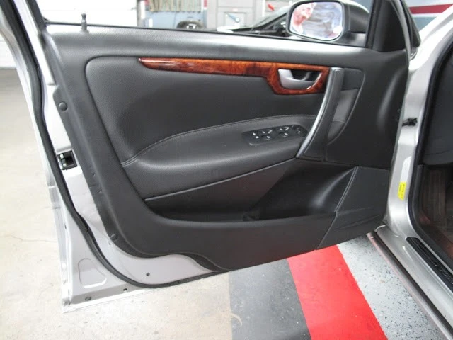 2006 Volvo V70 2nd Gen - Image 13 of 21