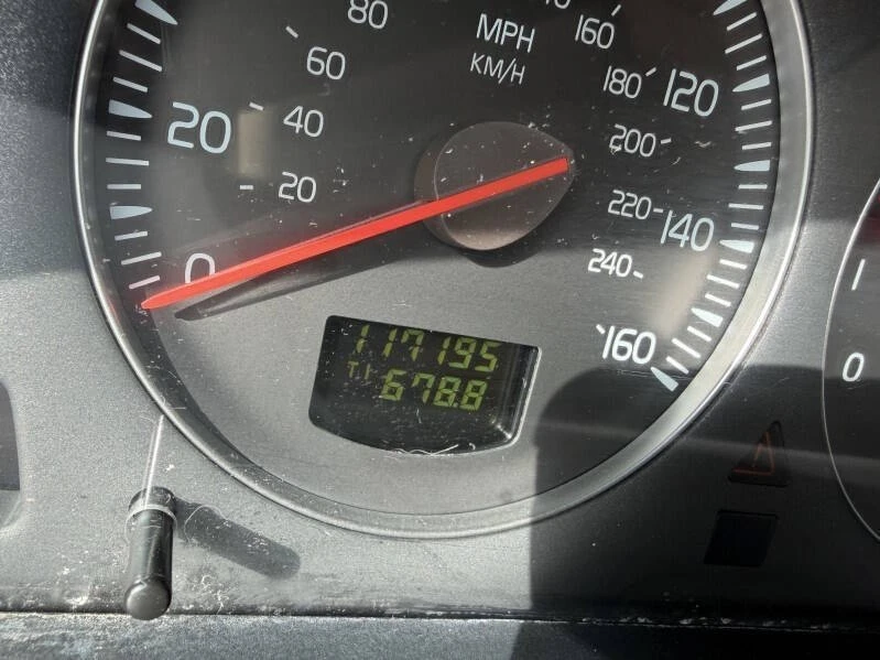 2006 Volvo V70 2nd Gen - Image 2 of 21