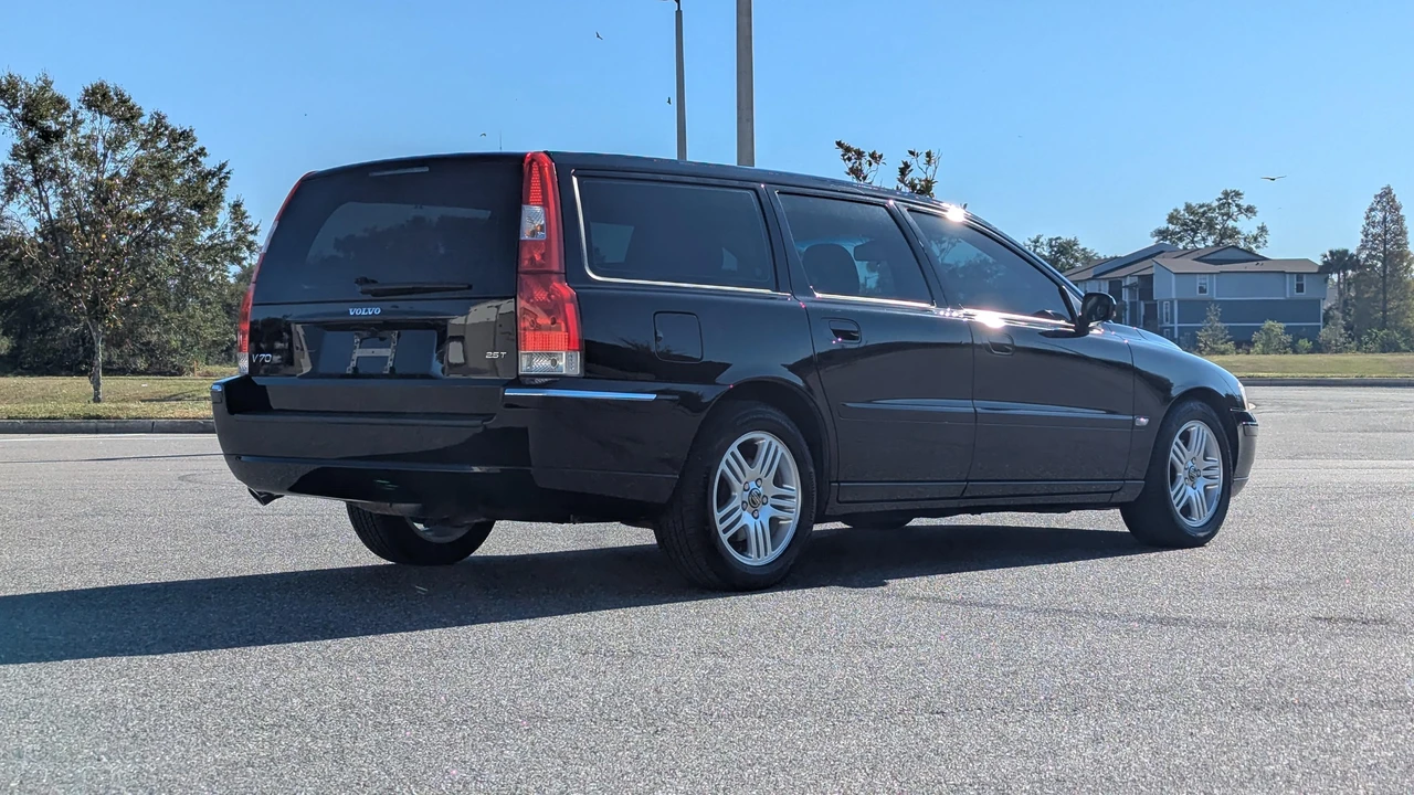 2006 Volvo V70 2nd Gen - Image 8 of 31