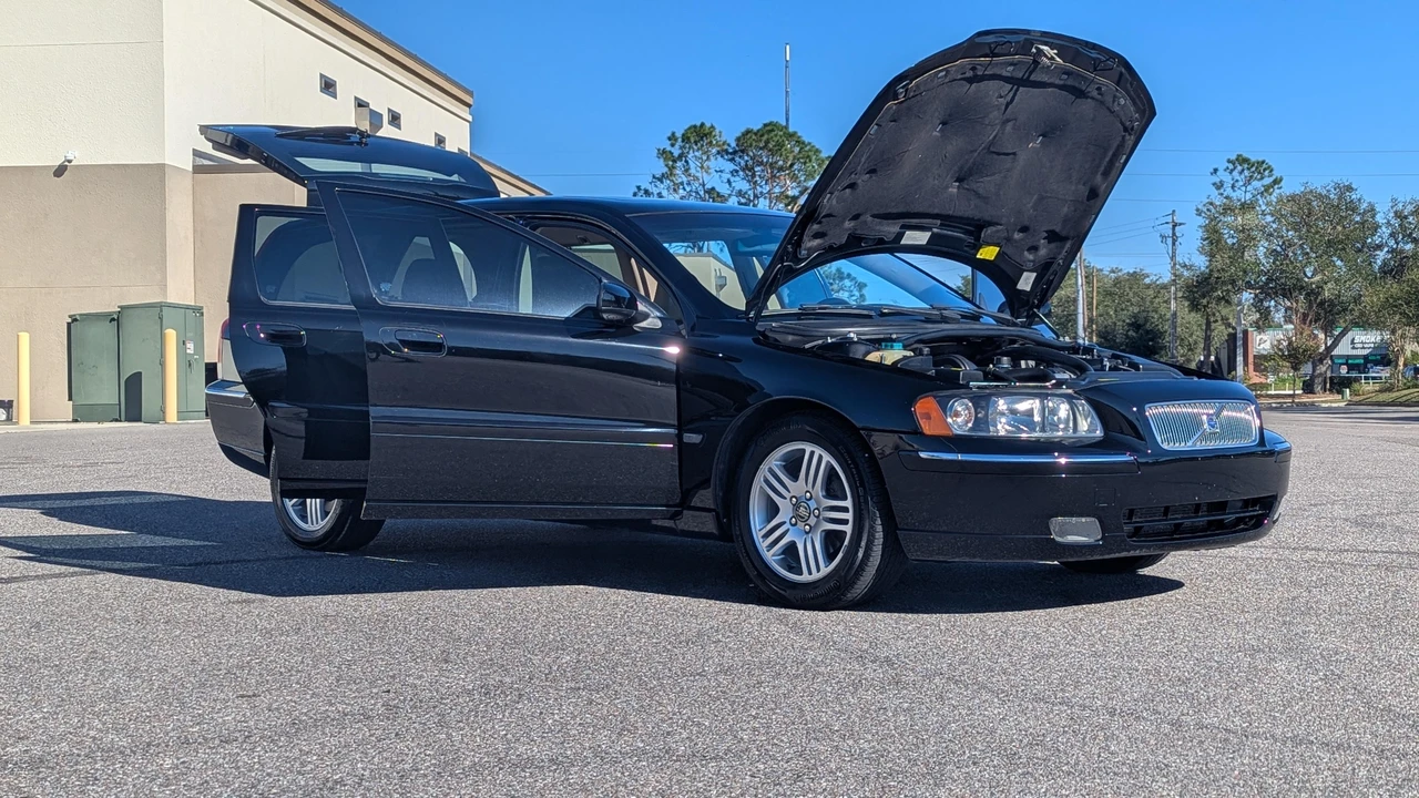 2006 Volvo V70 2nd Gen - Image 11 of 31