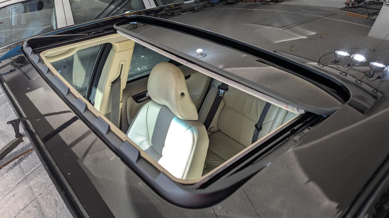 2006 Volvo V70 2nd Gen - Image 16 of 31
