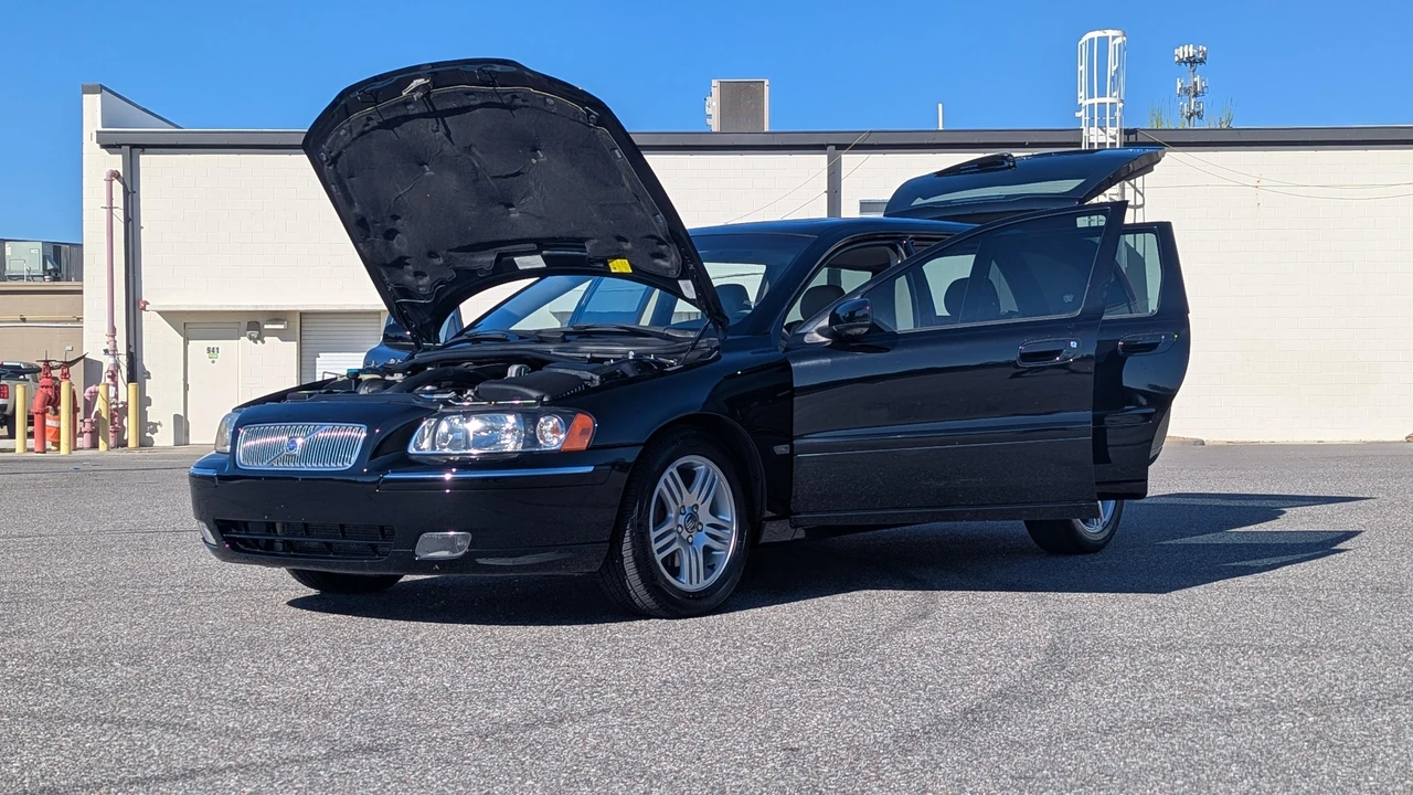 2006 Volvo V70 2nd Gen - Image 13 of 31
