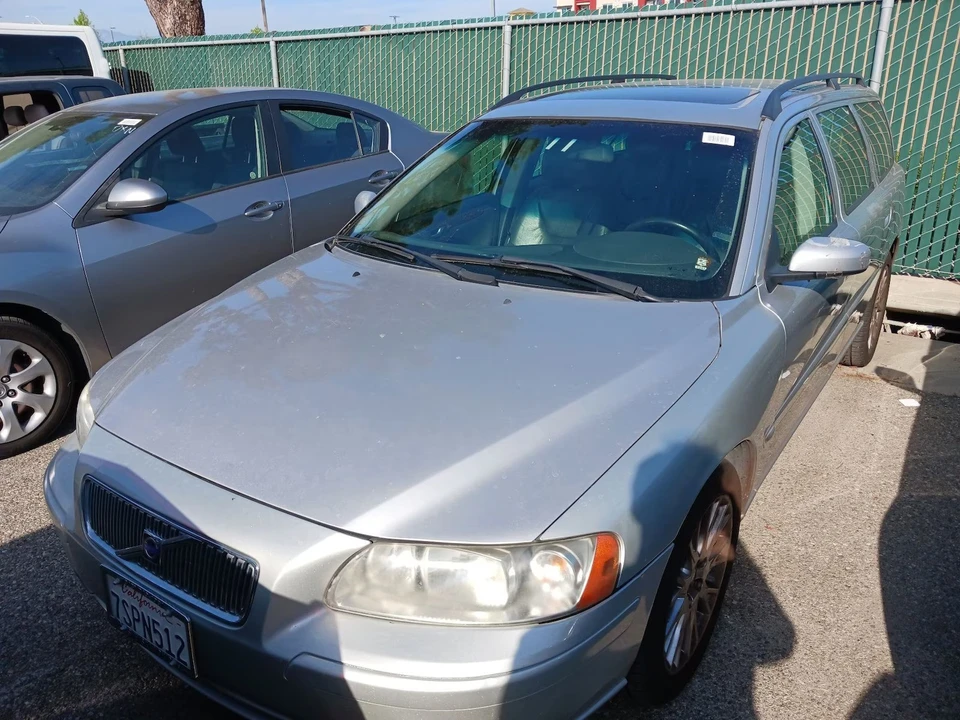 2006 Volvo V70 2nd Gen - Image 2 of 7