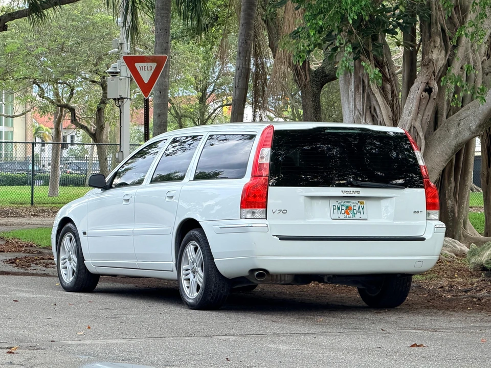 2006 Volvo V70 2nd Gen - Image 19 of 31