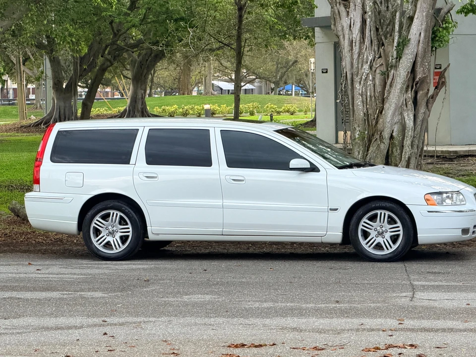 2006 Volvo V70 2nd Gen - Image 27 of 31