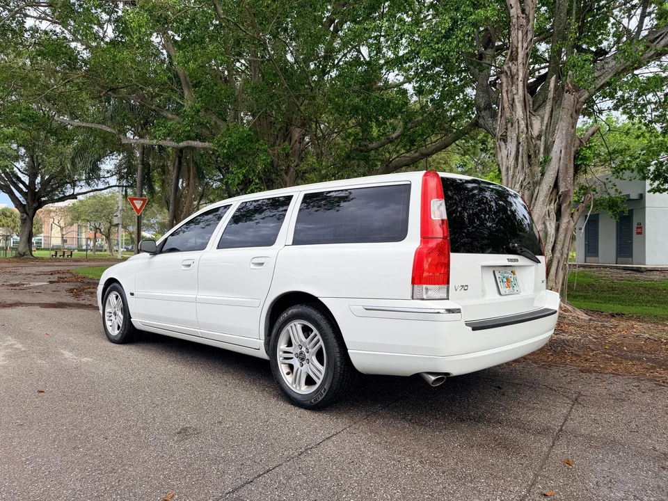 2006 Volvo V70 2nd Gen - Image 18 of 31