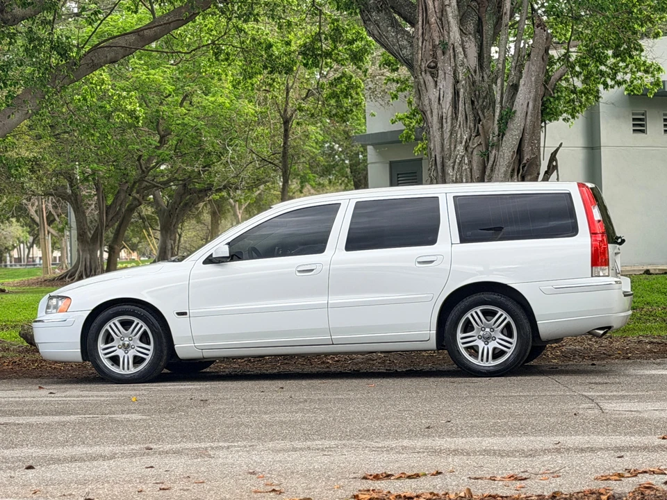 2006 Volvo V70 2nd Gen - Image 15 of 31