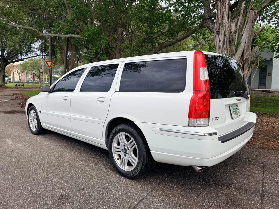 2006 Volvo V70 2nd Gen - Image 17 of 31