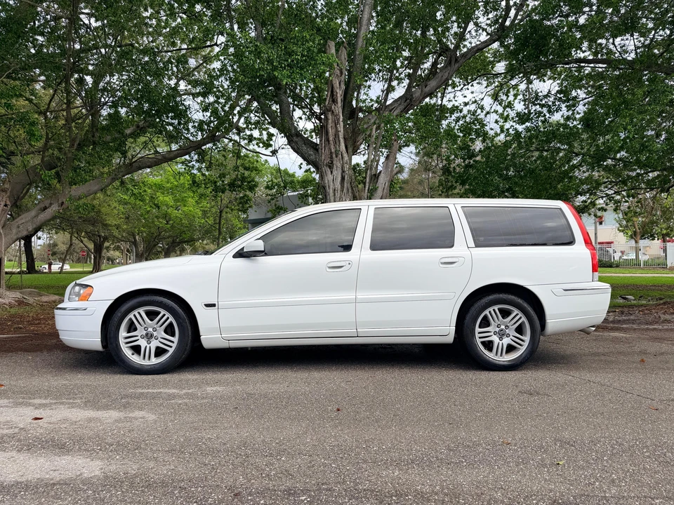 2006 Volvo V70 2nd Gen - Image 13 of 31
