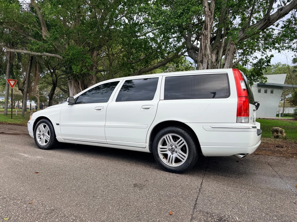 2006 Volvo V70 2nd Gen - Image 16 of 31