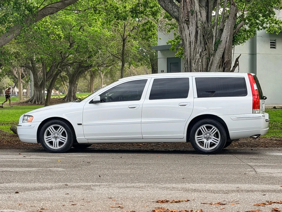 2006 Volvo V70 2nd Gen - Image 14 of 31