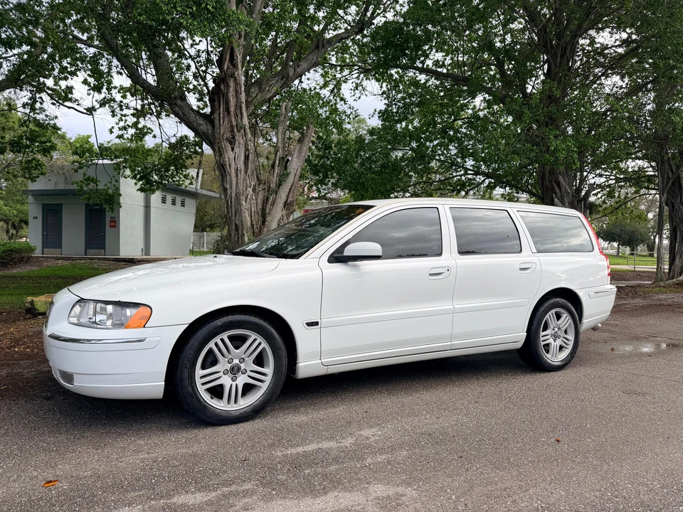2006 Volvo V70 2nd Gen - Image 12 of 31