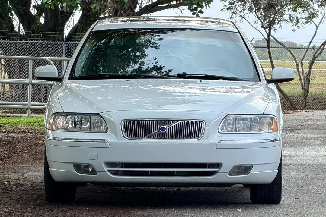 2006 Volvo V70 2nd Gen - Image 2 of 31