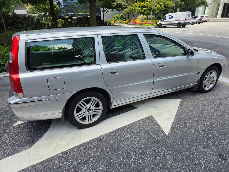 2006 Volvo V70 2nd Gen - Image 14 of 31