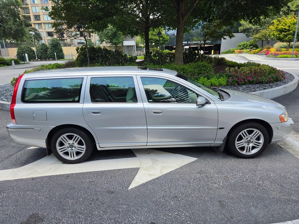 2006 Volvo V70 2nd Gen - Image 15 of 31