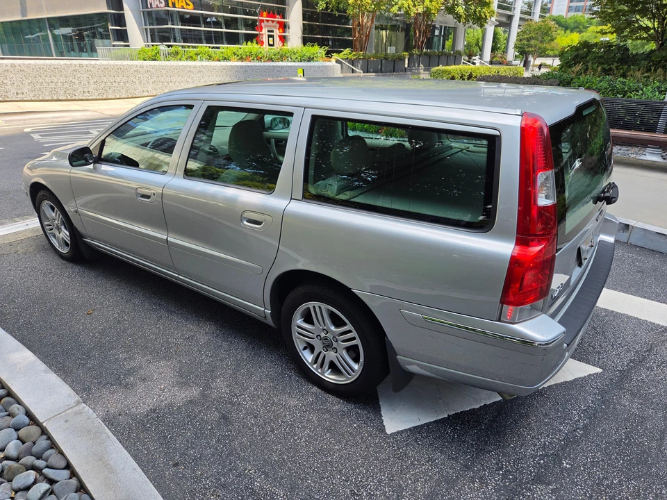 2006 Volvo V70 2nd Gen - Image 11 of 31