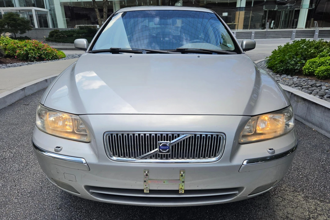 2006 Volvo V70 2nd Gen - Image 2 of 31