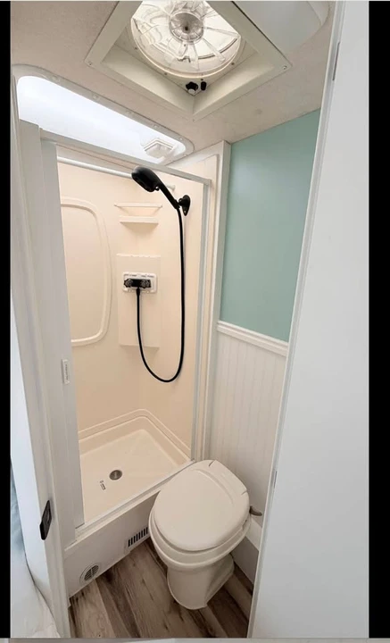 2006 Winnebago - Image 12 of 12