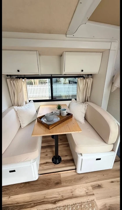 2006 Winnebago - Image 8 of 12
