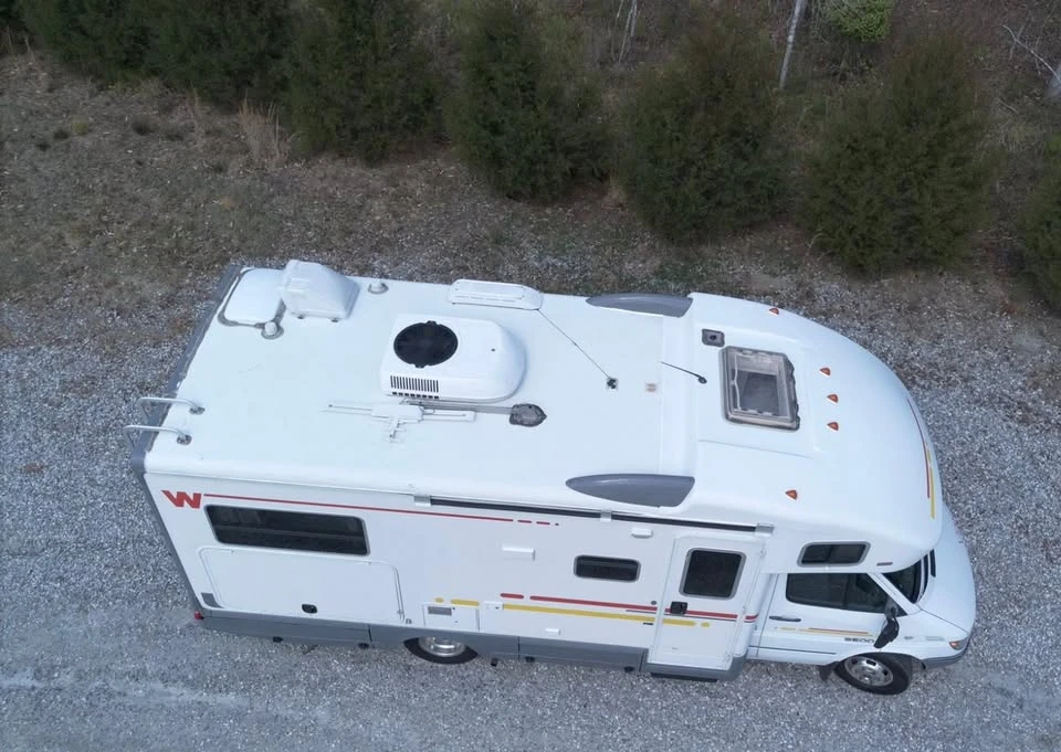 2006 Winnebago - Image 2 of 12
