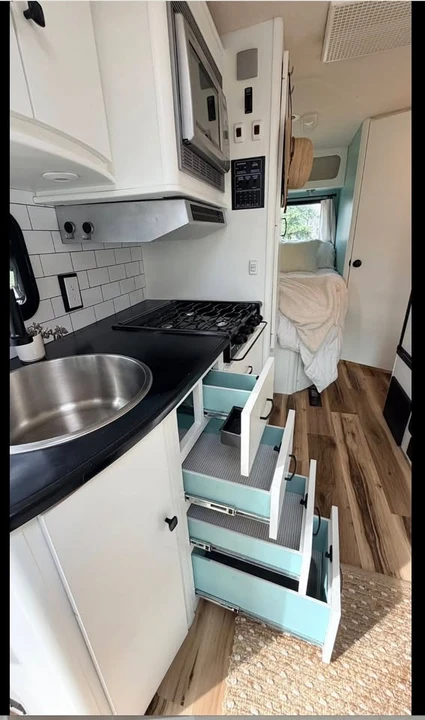 2006 Winnebago - Image 11 of 12