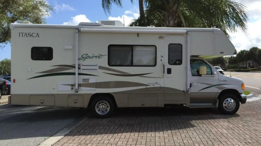 2006 Winnebago - Image 10 of 31