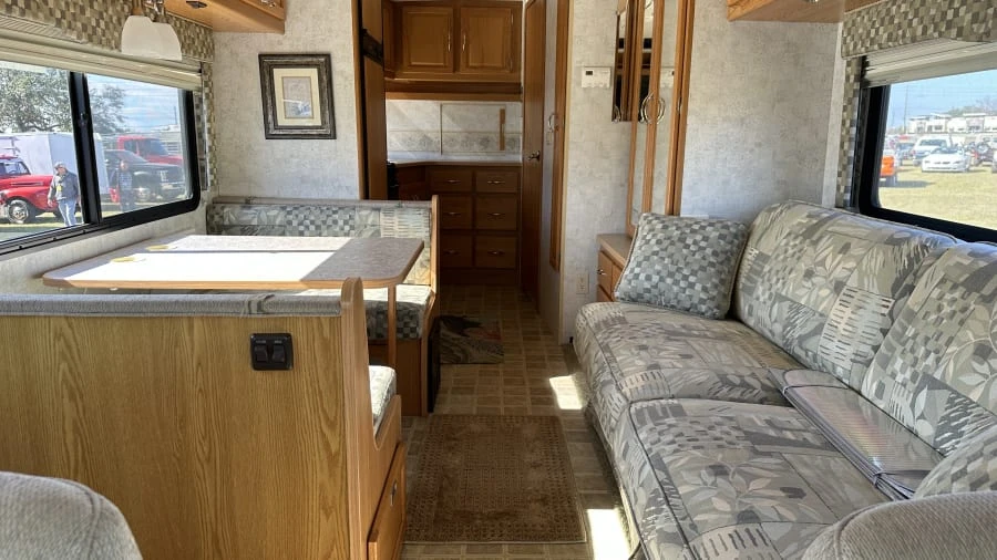 2006 Winnebago - Image 18 of 31