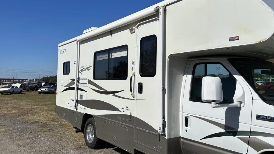 2006 Winnebago - Image 6 of 31