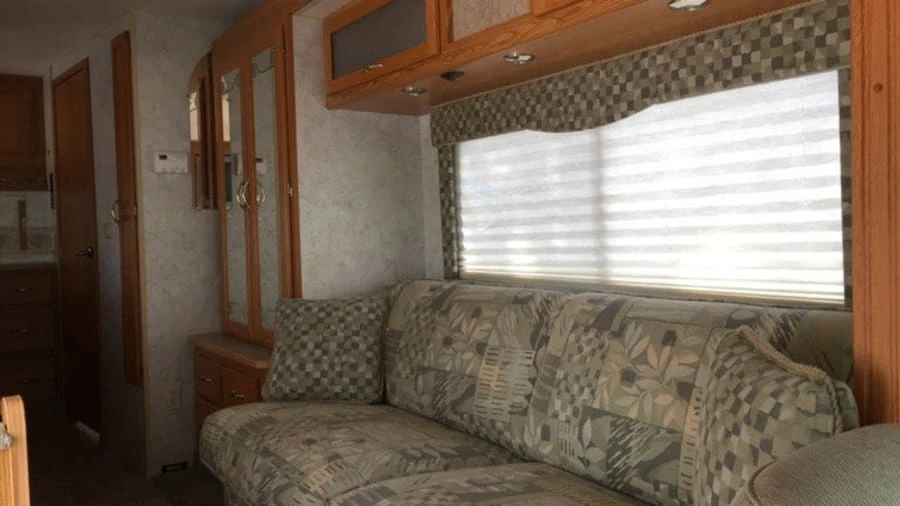 2006 Winnebago - Image 19 of 31