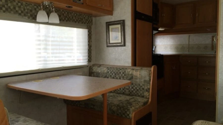 2006 Winnebago - Image 27 of 31