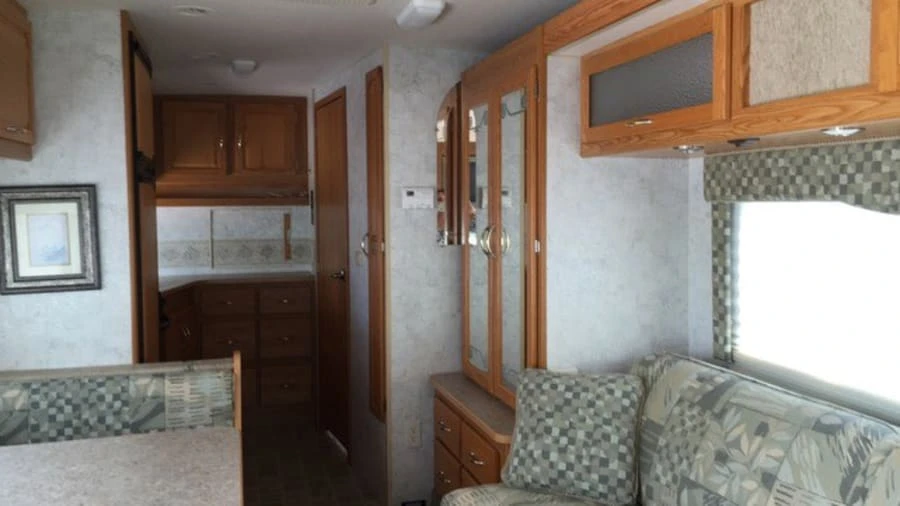 2006 Winnebago - Image 20 of 31