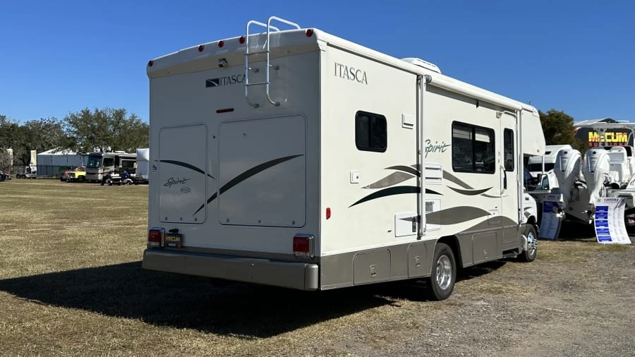 2006 Winnebago - Image 4 of 31