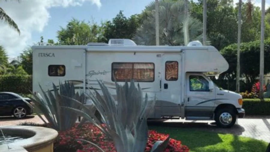 2006 Winnebago - Image 8 of 31