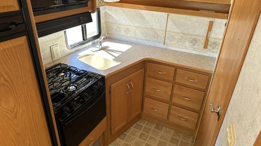 2006 Winnebago - Image 17 of 31