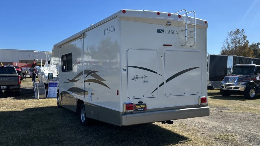 2006 Winnebago - Image 2 of 31
