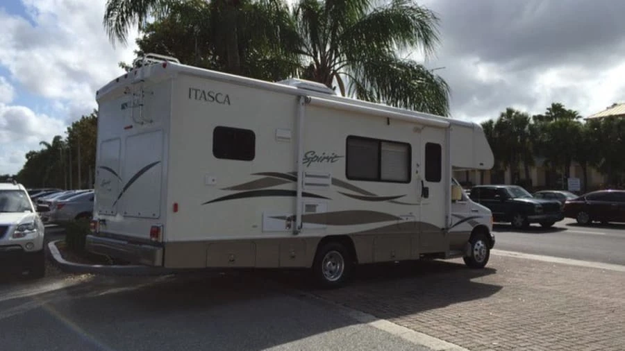 2006 Winnebago - Image 7 of 31