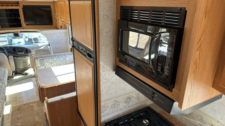 2006 Winnebago - Image 12 of 31