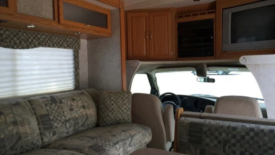 2006 Winnebago - Image 24 of 31