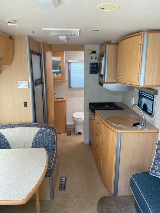 2006 Winnebago - Image 3 of 10
