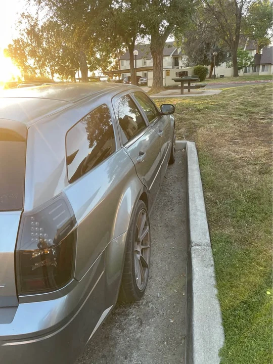 2006 Dodge Magnum 2nd Gen Wagon - Image 3 of 5