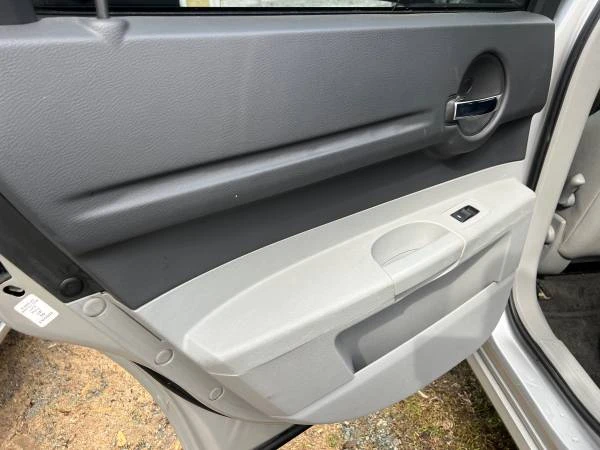 2006 Dodge Magnum 2nd Gen Wagon - Image 12 of 26