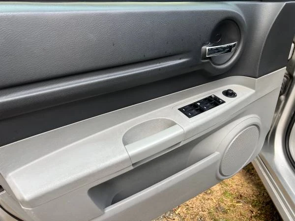 2006 Dodge Magnum 2nd Gen Wagon - Image 11 of 26