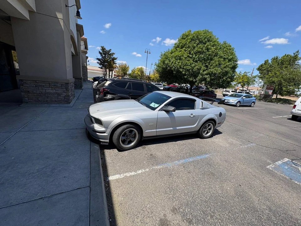 2006 Ford S197 Mustang GT - Image 2 of 3